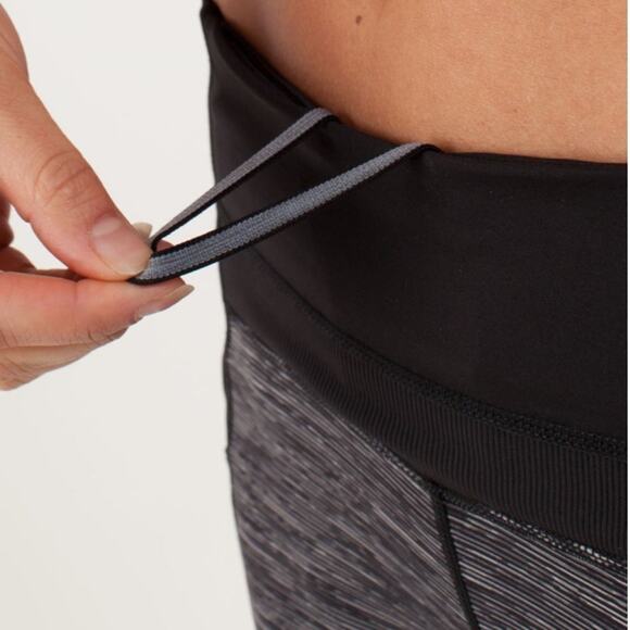 Lululemon Leggings Run Chase Me Crop SZ 6 - Picture 12 of 13